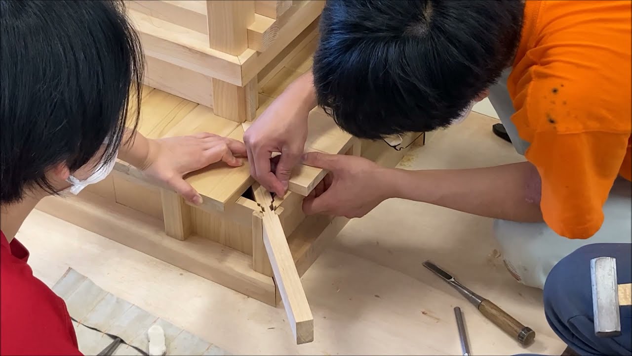 【神社】協力して釘打ち！　一間社流造　3年生　佐渡　伝統文化と環境福祉の専門学校　堂宮大工　就職　建築士 【LINE：@ikt0688y】