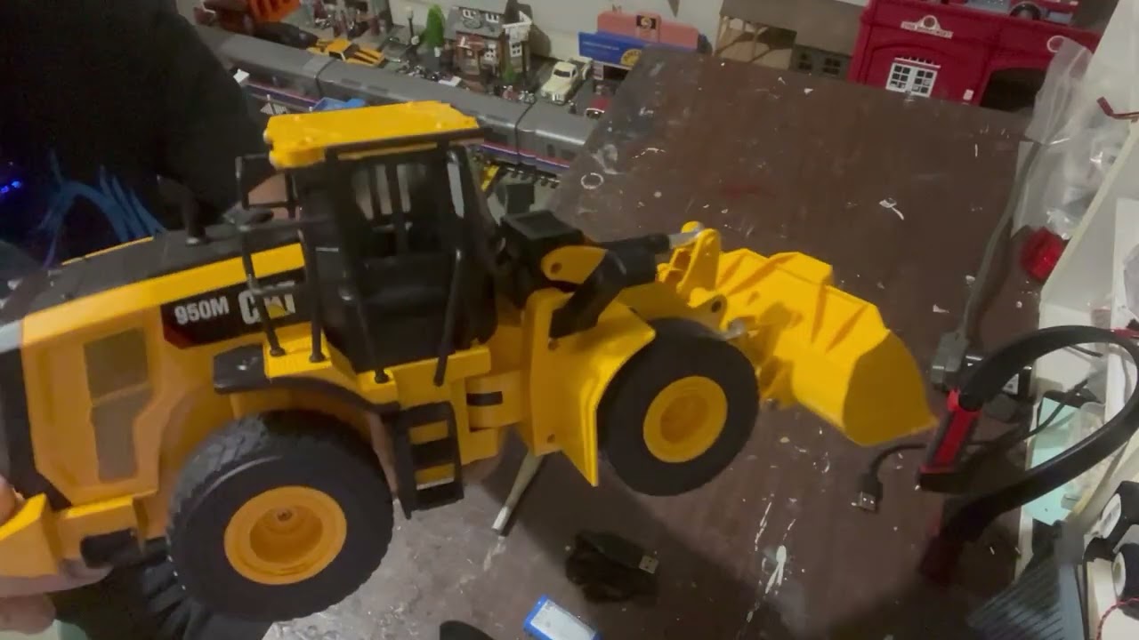 RC CAT Front Loader Unboxing 