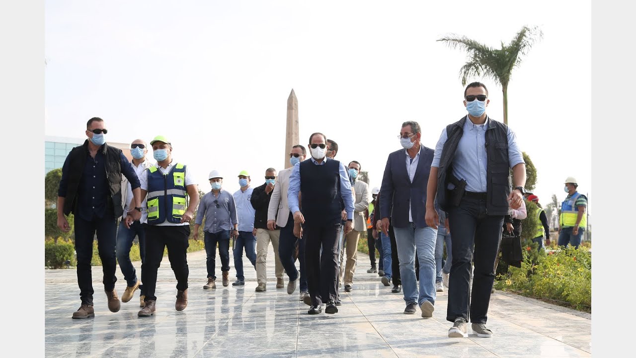 الرئيس عبد الفتاح السيسي يقوم بجولة تفقدية لعدد من المواقع الإنشائية بالعاصمة الإدارية الجديدة