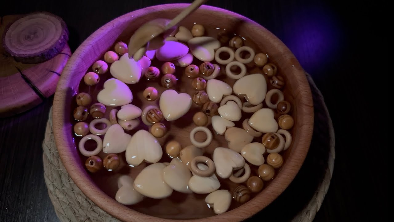 ASMR wood soup з різними деревʼяними ложками 