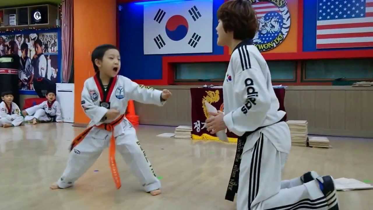 신곡동 탑클래스 영어태권도(신곡동 유일 k타이거즈 도장)- 2013 12 승급심사격파 유치부