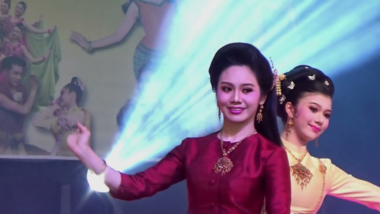 ระบำชุดไทยพระราชนิยม โดย โรงเรียนสตรีวิทยา - มหกรรมศิลปวัฒนธรรมไทย “น้อมอาลัยแม่ของแผ่นดิน บัณฑิต ฯ