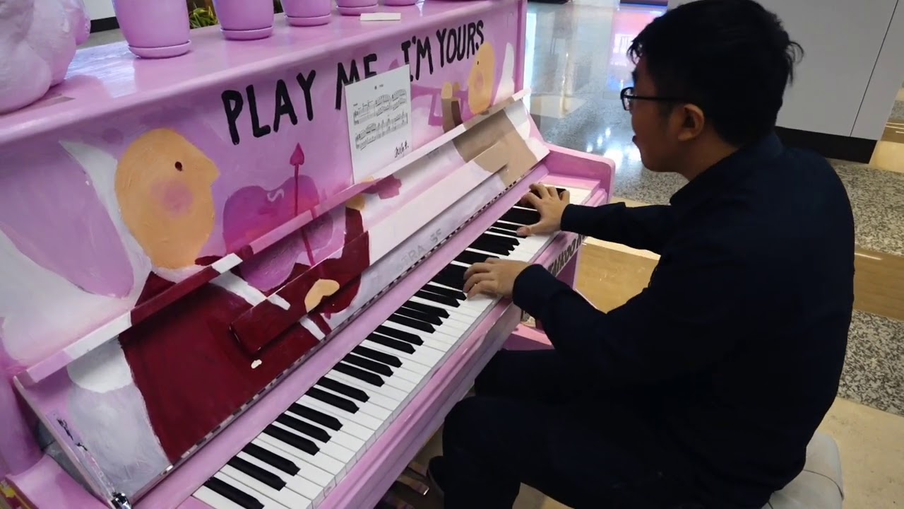[Street Piano]Anime Pianist playing Liszt La Campanella with moe-style( played by jameschou)