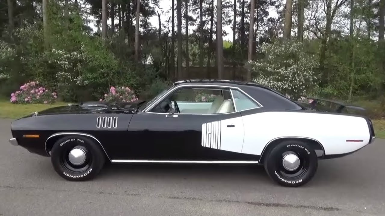 1971 Plymouth Hemi Cuda | 4 Speed / TX9 Black with White Interior
