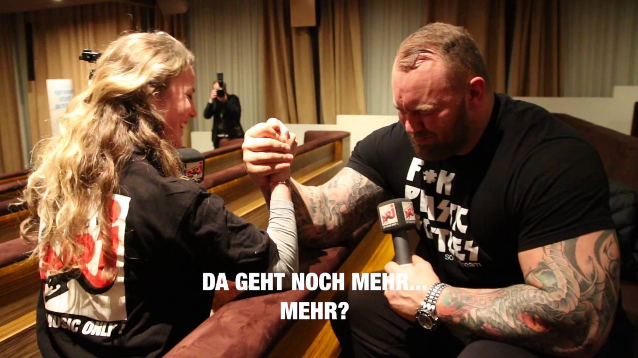 ENERGY Moderatorin Sarah vs. The Mountain (GoT)