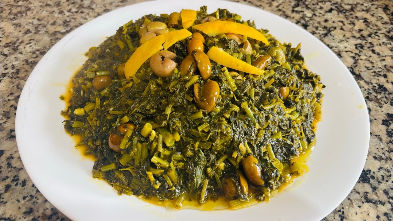 البقولةأو (الخبيزة🌿) على الطريقة المغربيةالتقليدية غاية في اللذة غنية بالفوائد 😋#food #طبخ #اكسبلور 