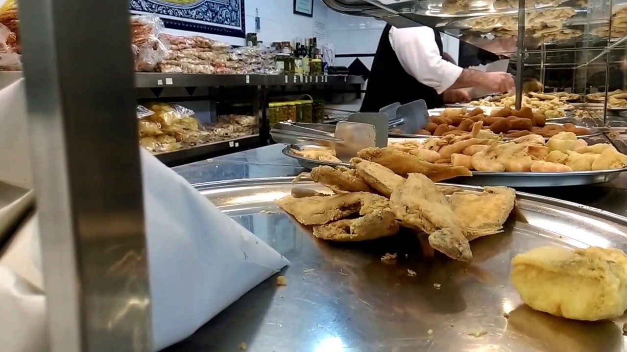 La comida a domicilio de moda: pescaito frito de las mejores freidurías de Sevilla