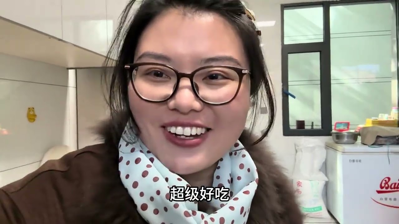 远嫁媳妇提前回娘家过年了，一碗酸菜面吃香了，满满小时候的味道 ！#记录我的农村生活 #平淡的生活简单的幸福