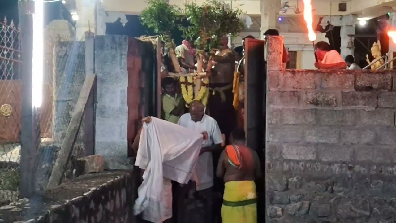 ஸ்ரீ வில்லரசம்பட்டி மாரியம்மன் சாமிக்கு கம்பம் நடுதல் திருவிழ 
