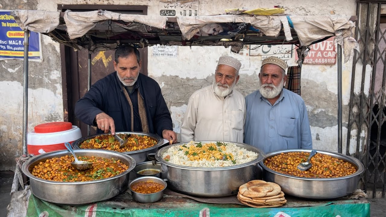 😱 50-YEAR-OLD LAHORI BREAKFAST | BEST STREET FOOD | ASLAM NASHTA POINT
