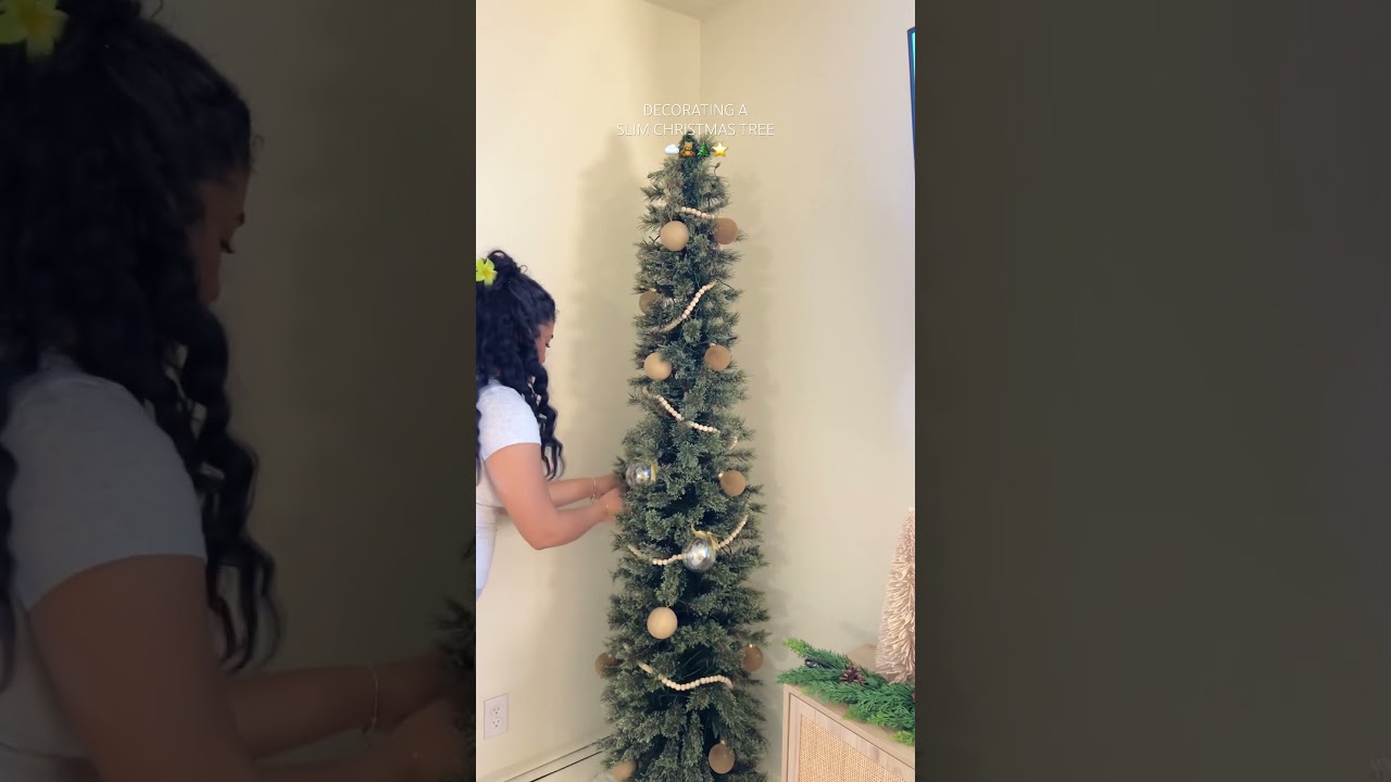 Slim christmas tree perfect for small spaces🌲 #christmastree #christmasdecor #minimalistdecor