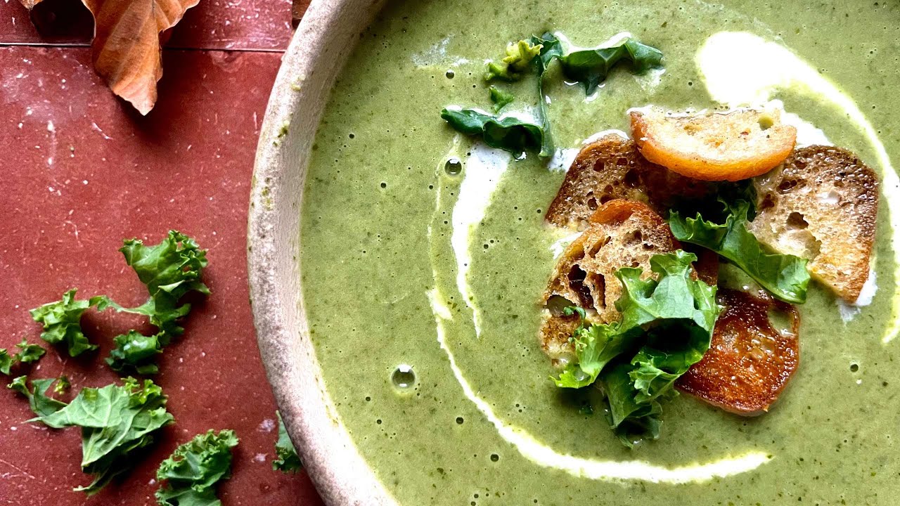 Grünkohlsuppe nach Omas Rezept: cremige und schnelle Suppe mit Grünkohl