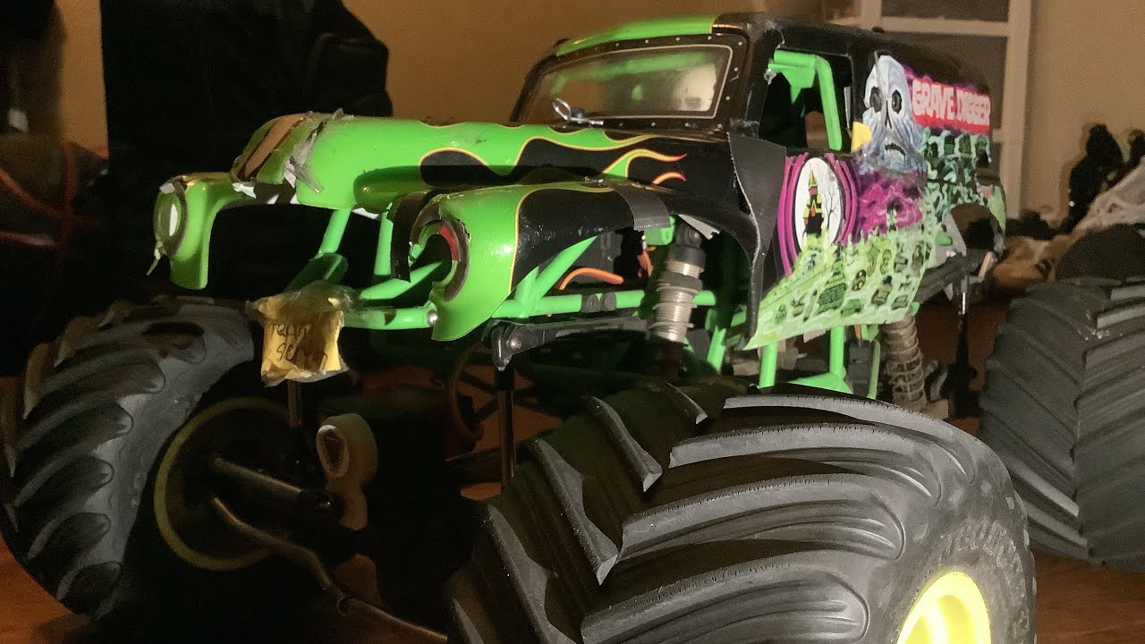 SMT 10 grave digger