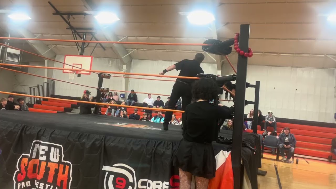 Isabella Wilder vs Bobby Thunder 