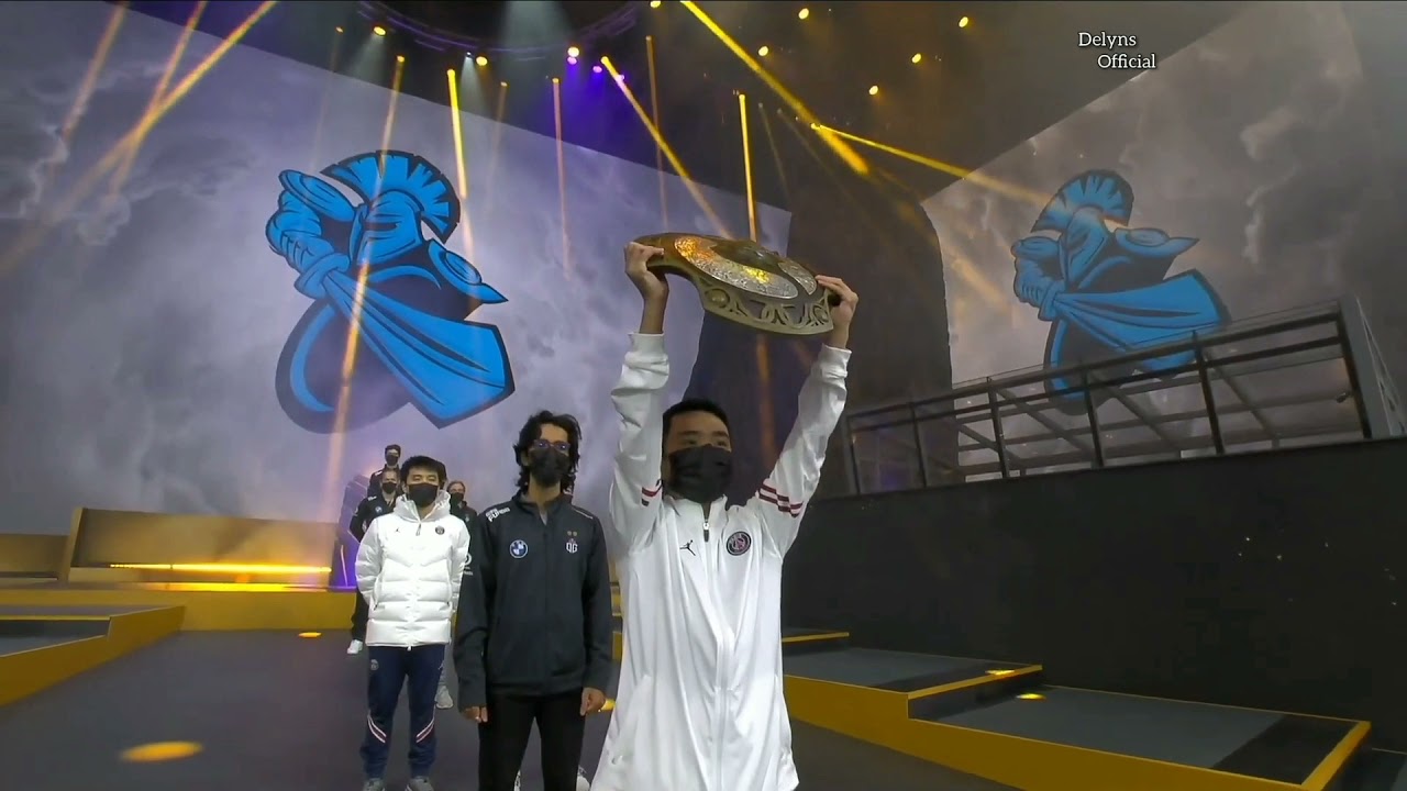 All TI Winners lifting the 