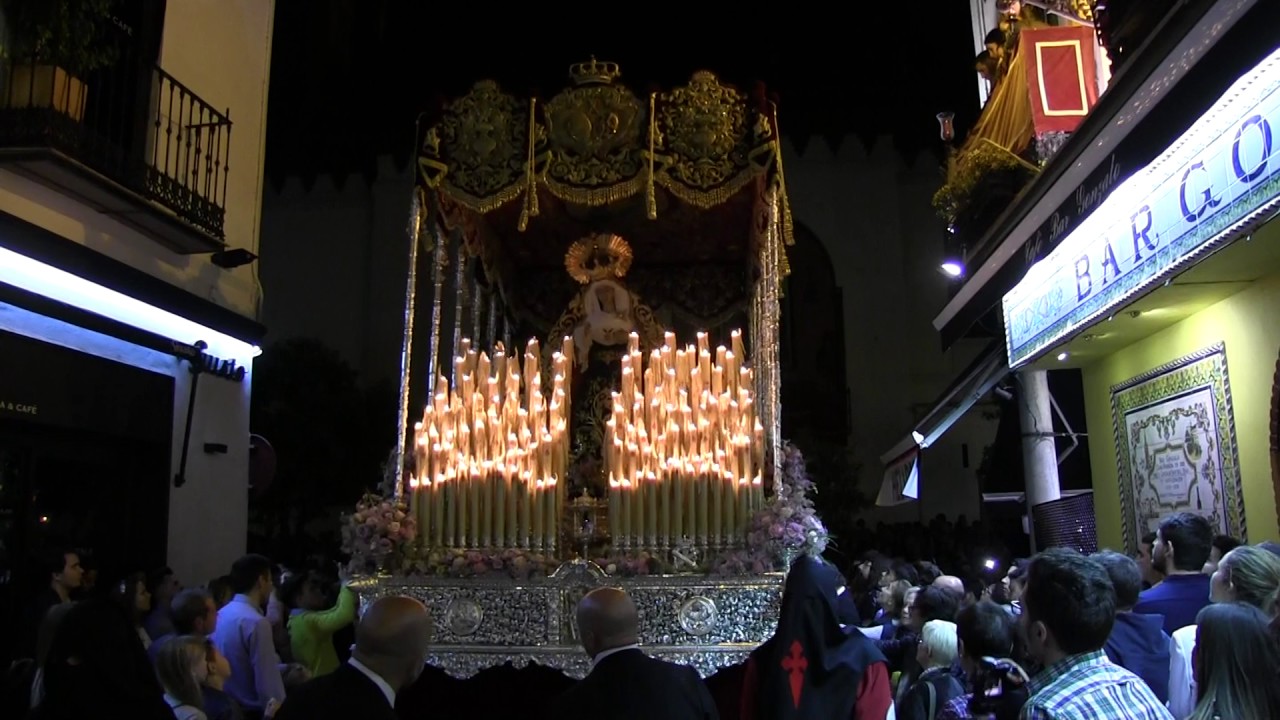 Virgen de Regla (Los panaderos) subiendo la Cuesta del Bacalao 2017. Semana Santa de Sevilla
