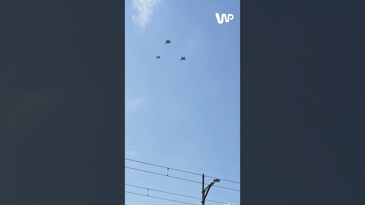 F-35 przywitały Polskę. Przeleciały nad Warszawą