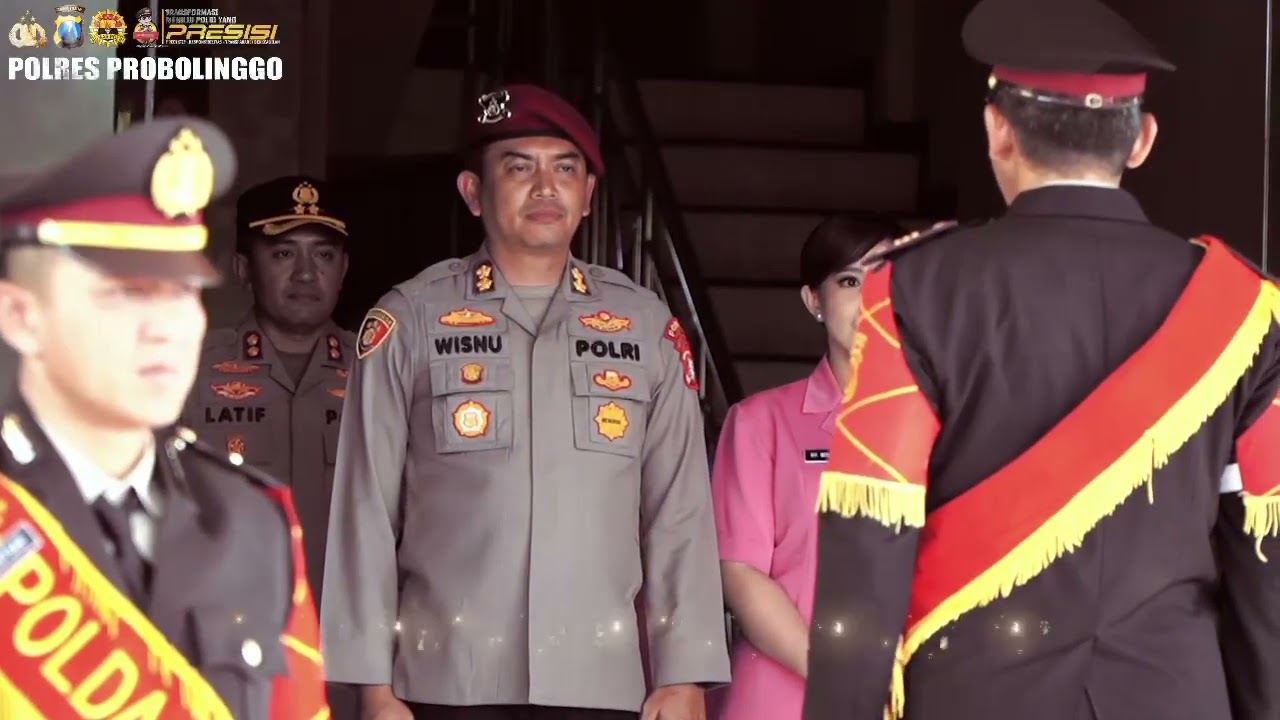 Penyambutan Kapolres Probolinggo Yang Baru dan Pelepasan Dengan Tradisi Pedang Pora