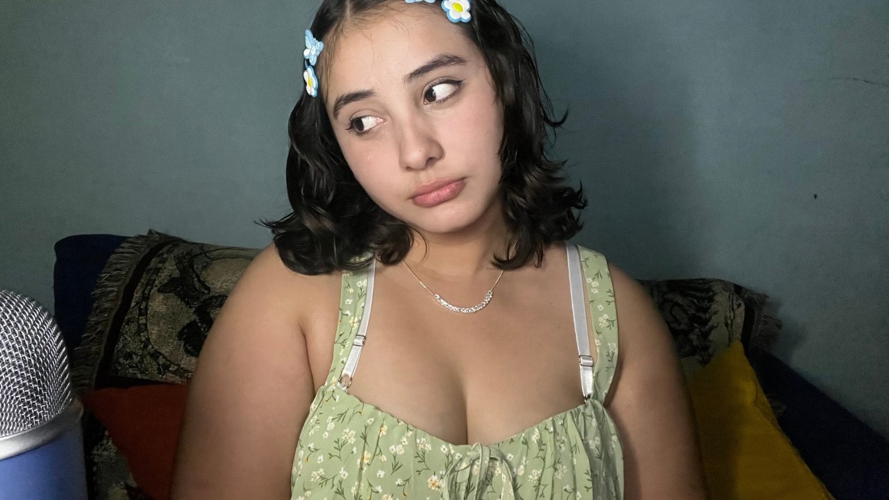 Tu amiga celosa quiere toda tu atención ASMR