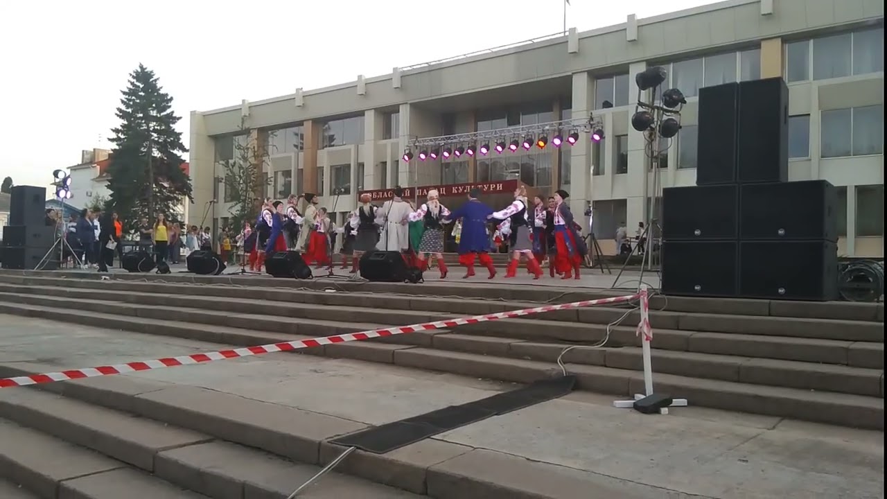 Ukrainian Dancers :  Regional Palace of Culture , Mykolaiv Ukraine 🇺🇦 October  2021 .