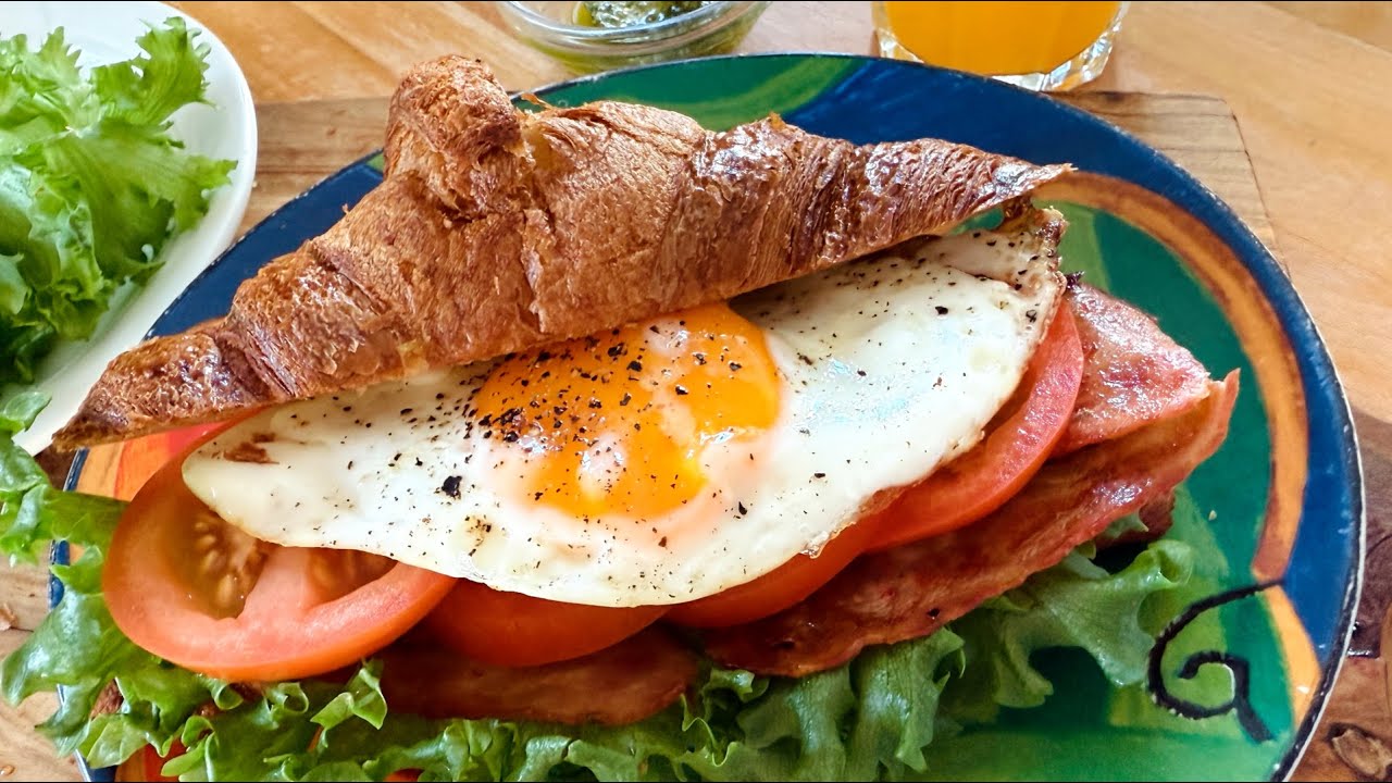 croissant 可颂花样吃，酥脆的外皮包裹着丰富食材，一口咬下去超级满足
