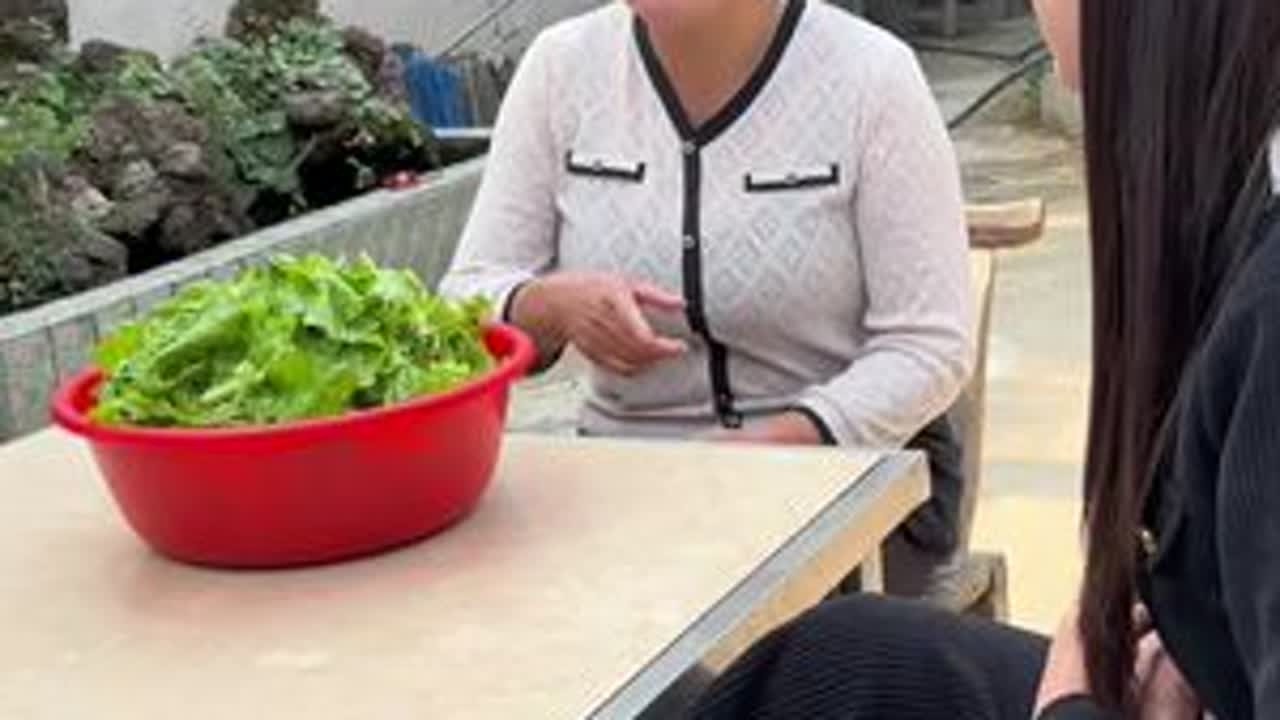不要把别人的善解人意当作软弱，更不要洋洋得意把别人当傻子，小心搬起石头砸了自己的脚#用真心遇见你  #doulove七夕热爱日