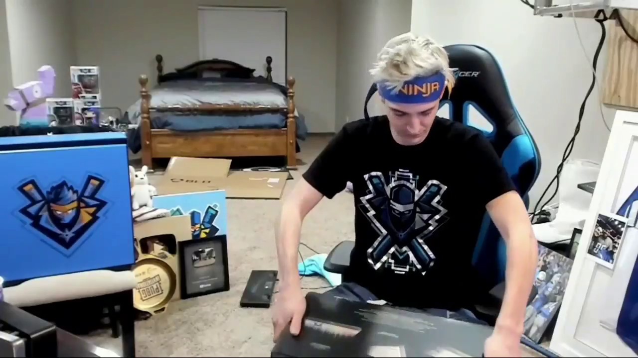 NINJA REACTS TO DISGUISEDTOAST!!!HIGH DISTORTION YELLS AT STREAMER!! FORTNITE STREAM MOMENTS Ep.1