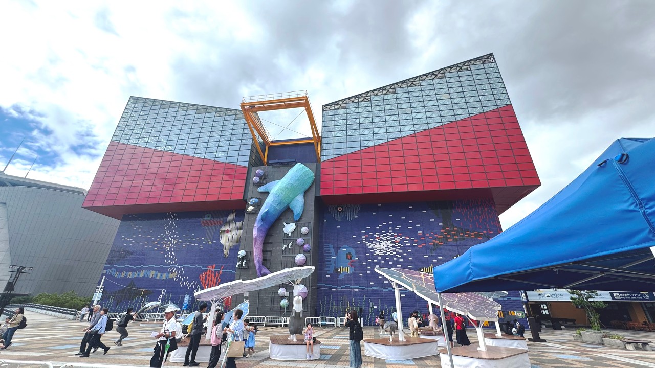 海の世界を歩く体験！大阪・世界最大級の水族館、海遊館の幻想的な空間