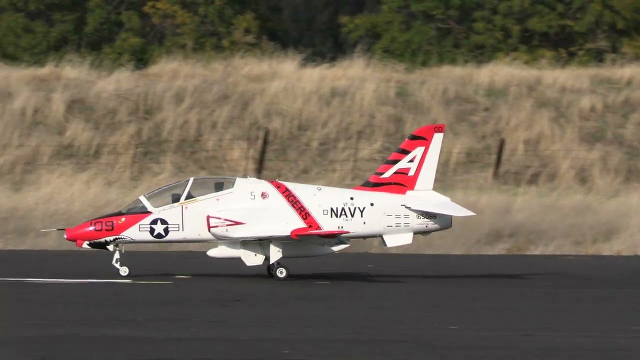 T-45 Goshawk ląduje w środę na California Jets 2025