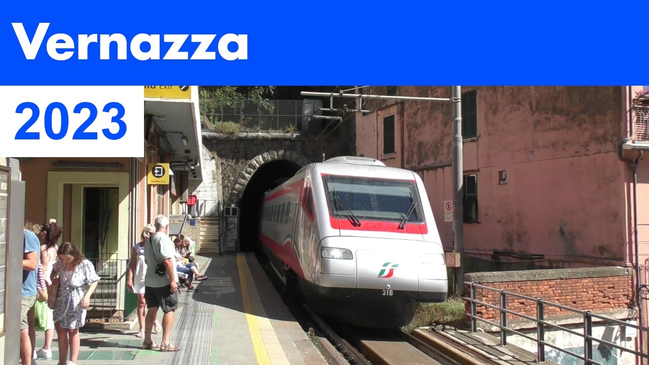 Treni alla Stazione di Vernazza - Cinque Terrre
