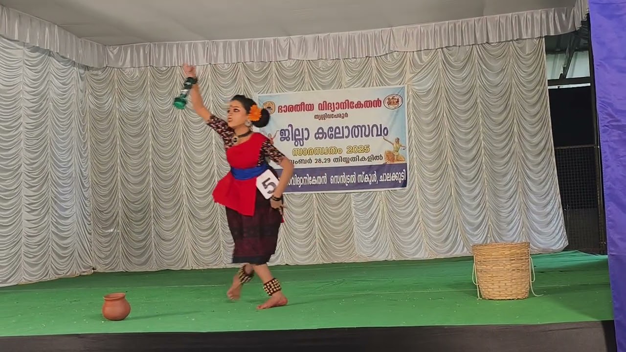 നാടോടി നൃത്തം തേയിലതോട്ടക്കാരി 