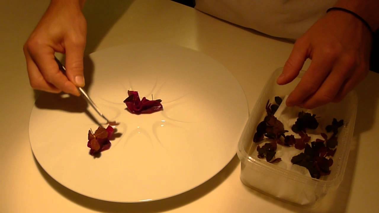 Rasmus Kofoed makes a dish at Geranium