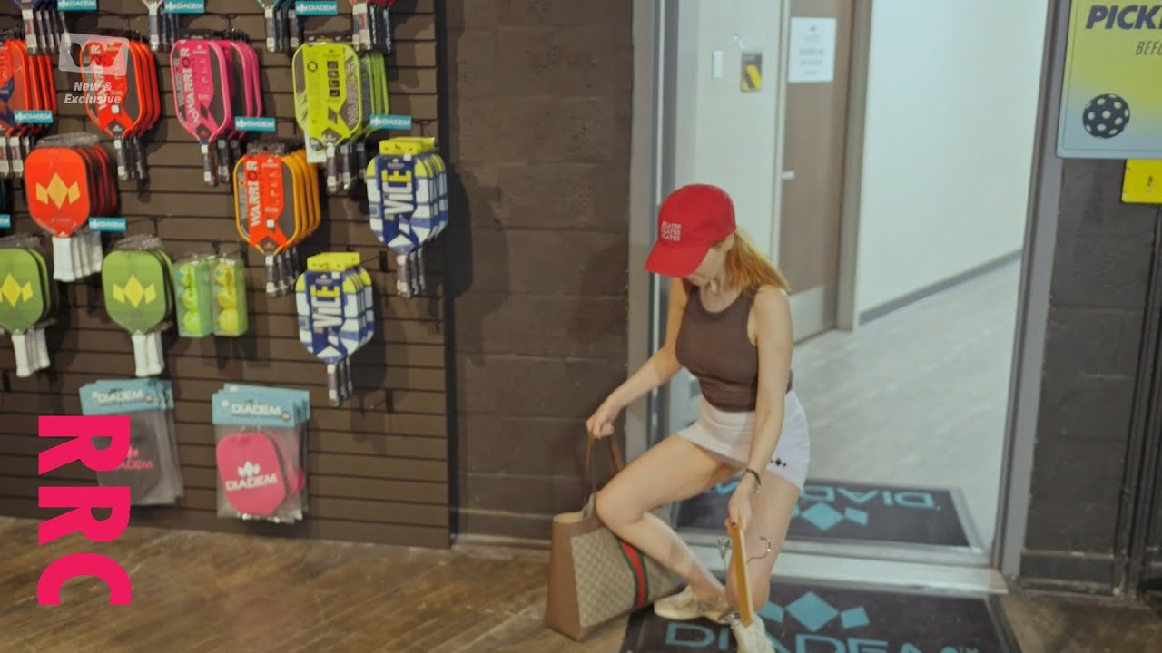 Stacey Dooley @tennis undershorts, high kick