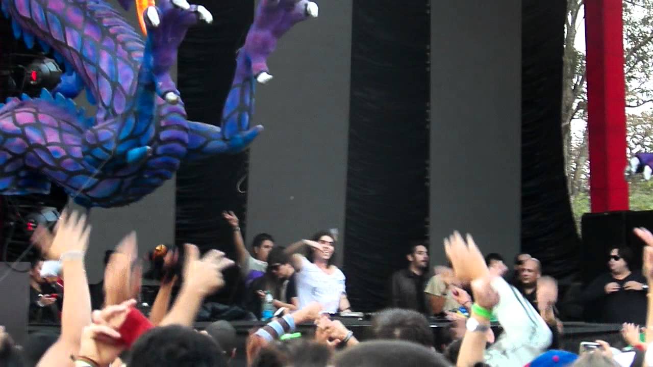 Paranormal Attack The Pill (Live) Playground 2012
