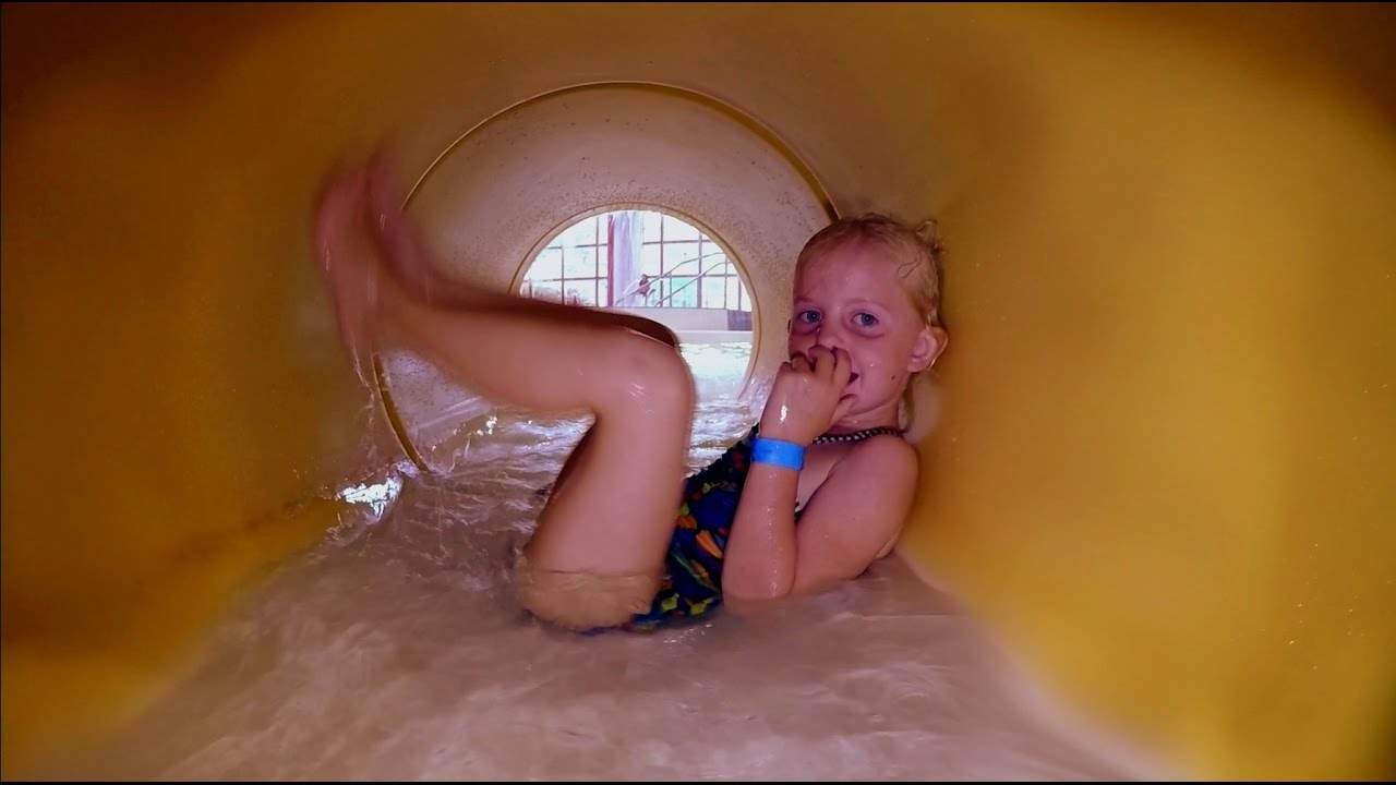 Elizabeth plays in an underwater maze