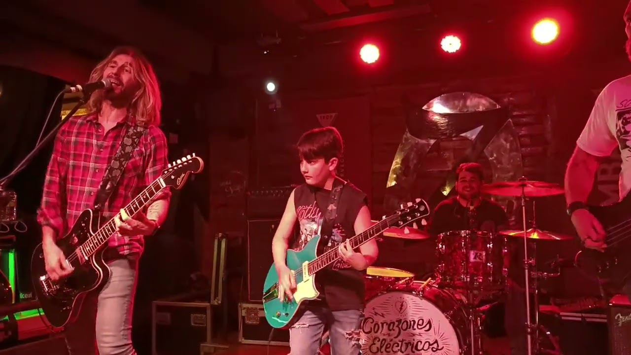 Corazones Eléctricos - Valentina 19/4/24 Sala Z Zaragoza, colaboración guitarra Martín