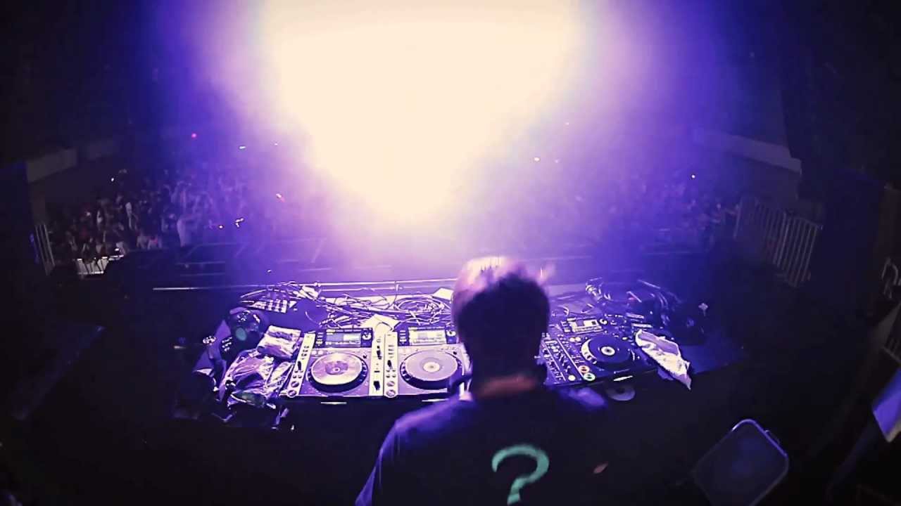 LIQUID STRANGER @ ESCAPE FROM WONDERLAND