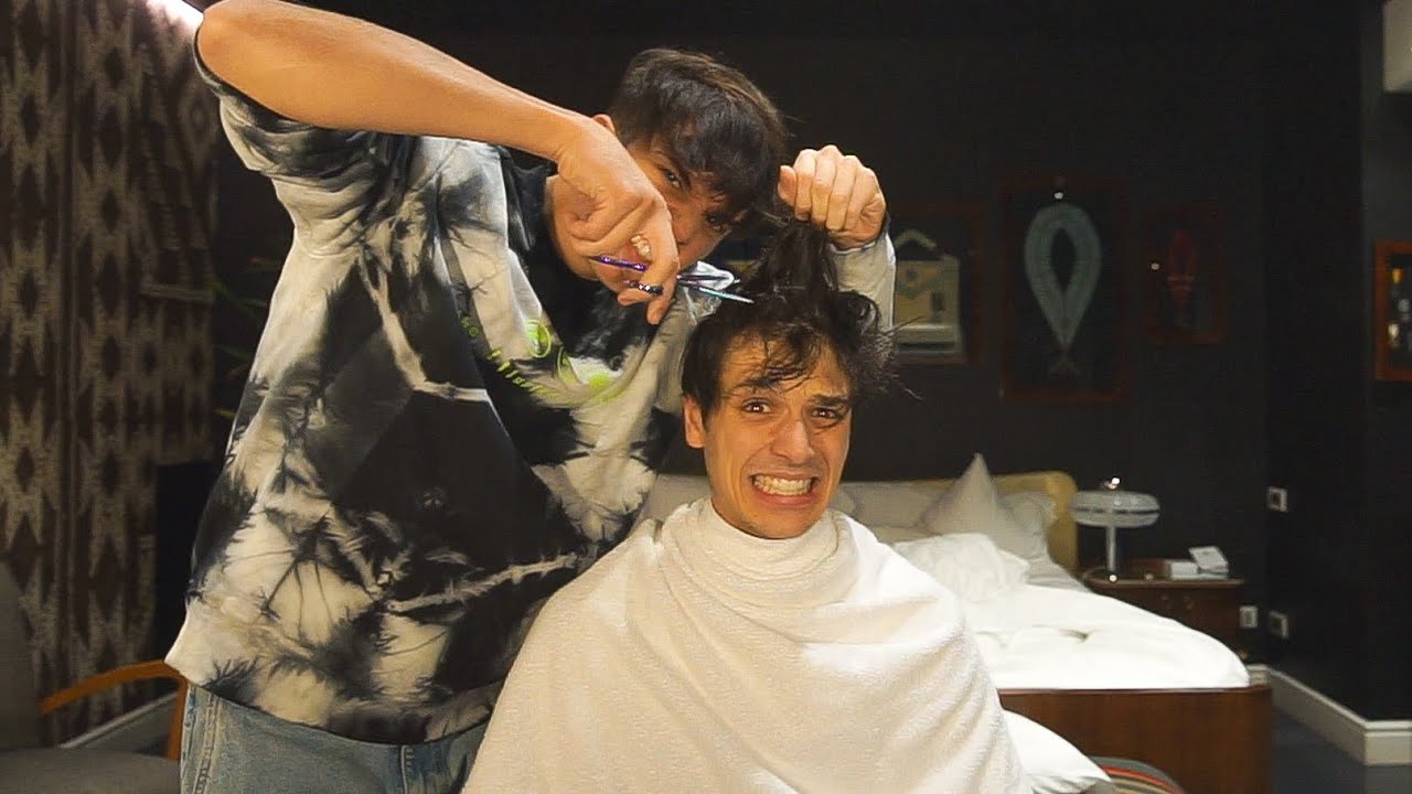 Valerio Mazzei Mi Taglia i Capelli!!!