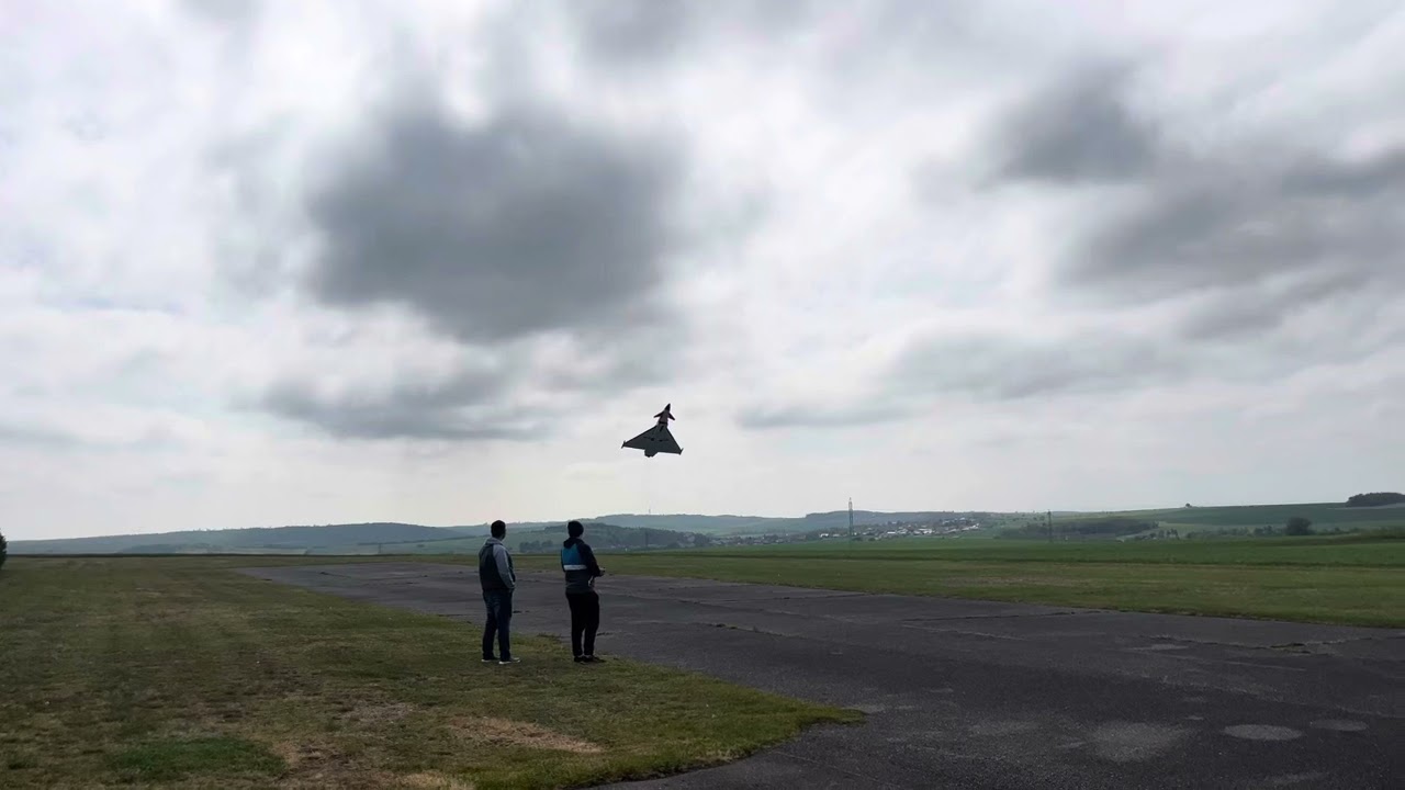 5ter Flug mit Carf Eurosport und Spektrum Synapse kreisel :)