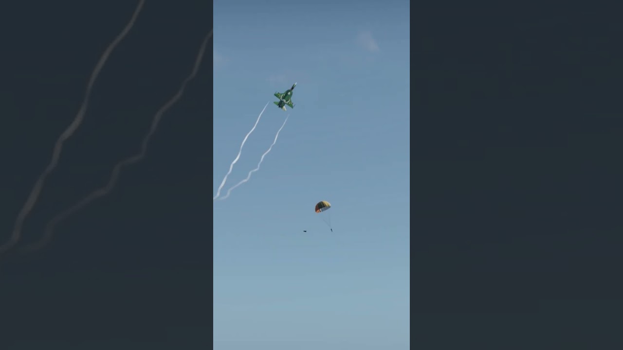 JF-17 Jet Skids on Runway &ndash; Pilot Ejects