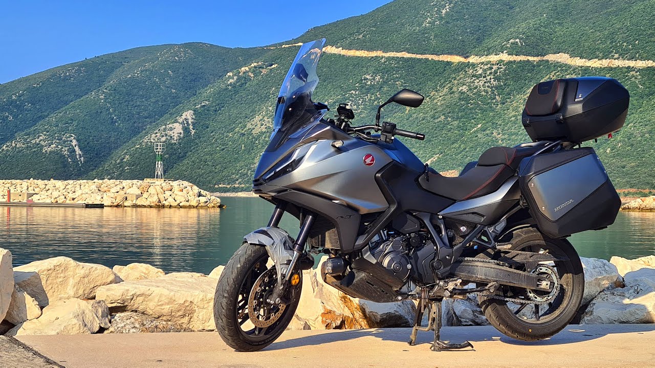 Honda NT1100 (2023). Balkánsko - řecký speciál. Sólo mototrip 5.000 km, nehoda v Bosně.