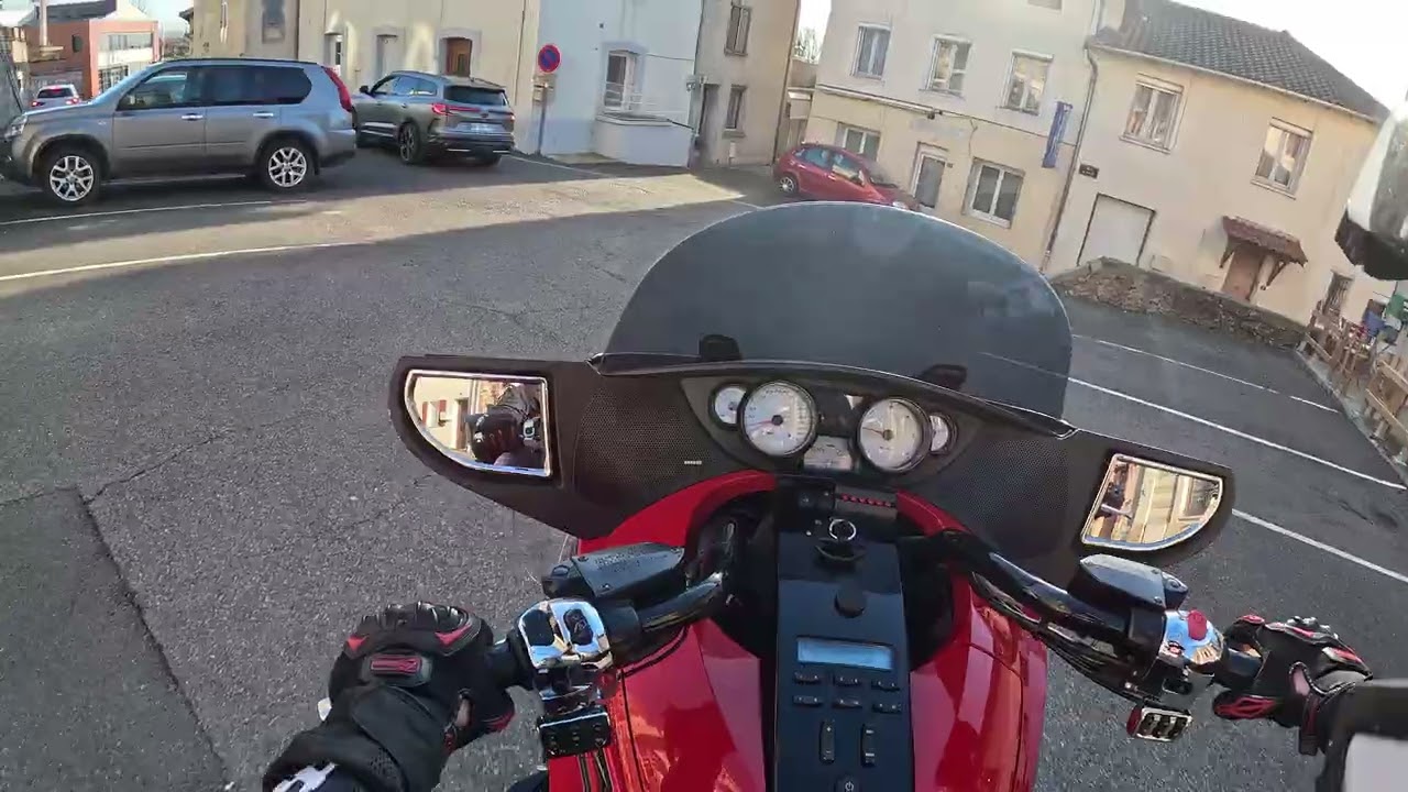Enfant en moto américaine sur Victory 