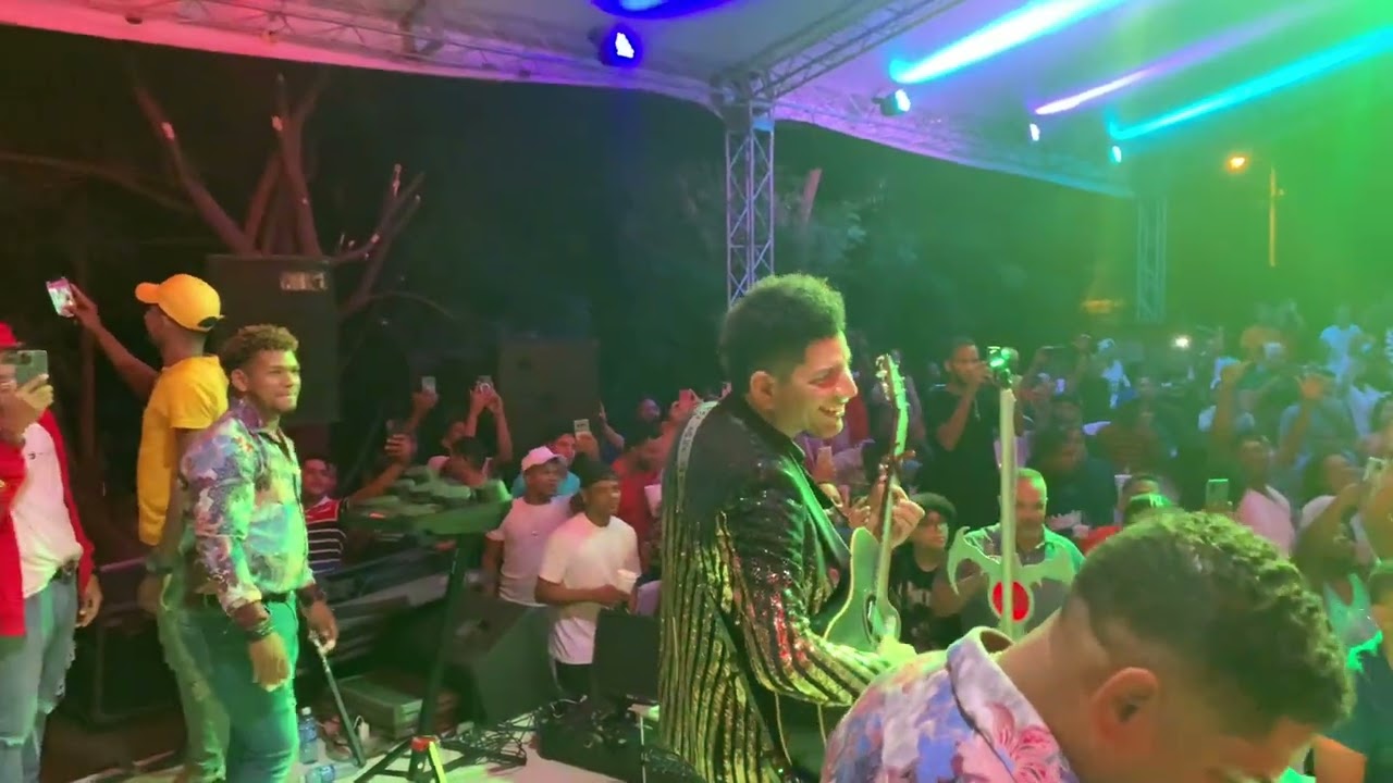 ANTONY SANTOS SORPRENDE  AL VARON EN UNA FIESTA QUE TOCABA EL VARON ...