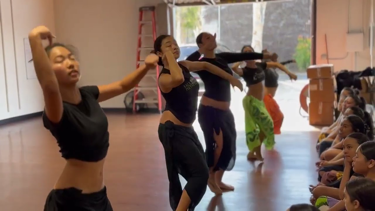 5 Girl Mehura- Fale Polynesia- Kanani Asuega Choreography 