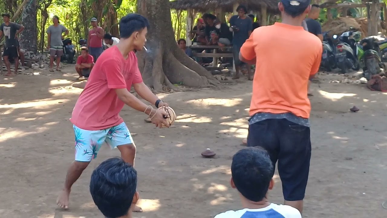Lomba dan Cara memainkan gansing ( Lombok Utara )