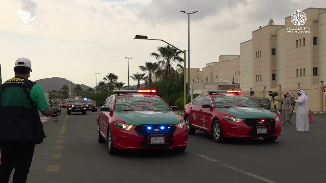 #فيديو_الدفاع قيادة منطقة الطائف تشارك في احتفالات #اليوم_الوطني_السعودي.#هي_لنا_دار