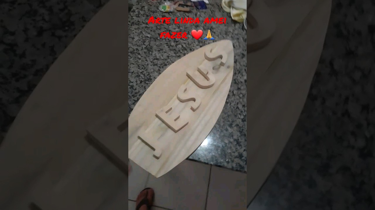 Arte linda na Prancha de surf com nome JESUS.