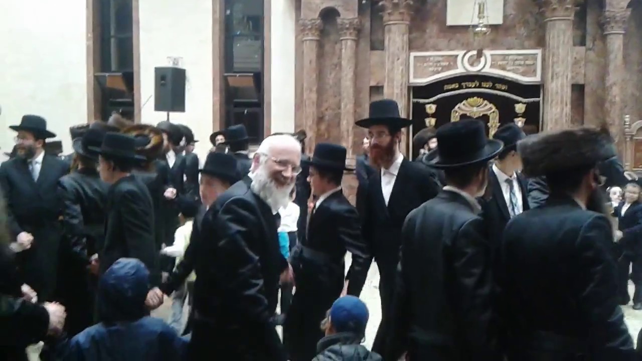 Karlin-Stolin Chasidim in Monsey (Lag B'Omer 5777)