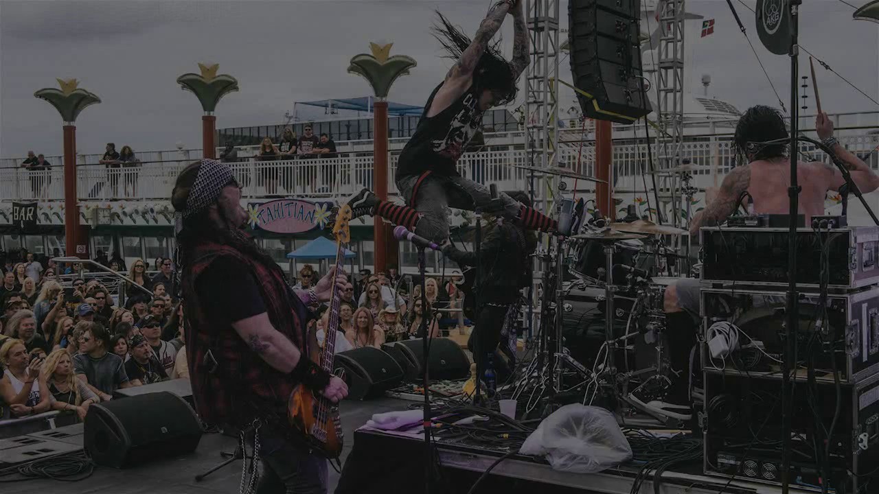 Hardcore Superstar Singer Loses Mic Photographer Catches - MOR Cruise 2.25.16