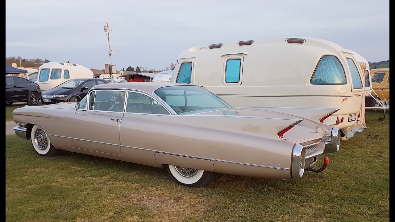 Oldtimer aus den 60er auf dem Campingplatz Kloster Saalburg mit Wohnwagen